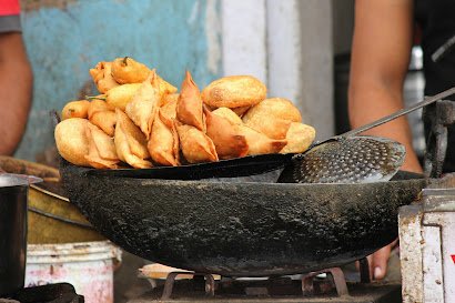 मध्य प्रदेश के टॉप 5 देसी स्ट्रीट फूड्स | MP Famous Street Food List