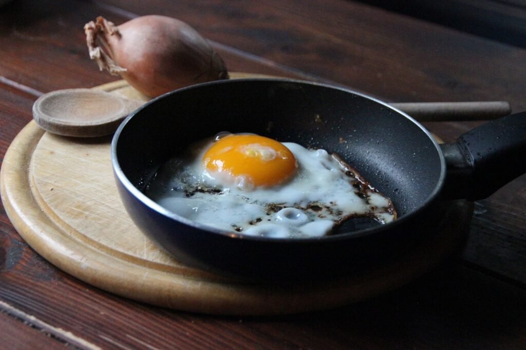 अंडा फ्राई कैसे करें | How to fry egg