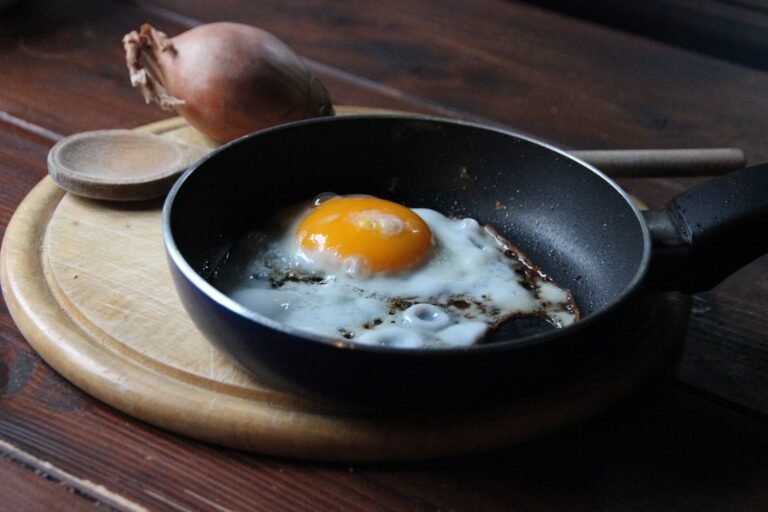 अंडा फ्राई कैसे करें | How to fry egg