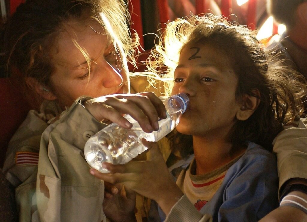 हमें दूसरों की मदद क्यों करनी चाहिए। hamen doosro ki madad kyu karni chahiye। why help others