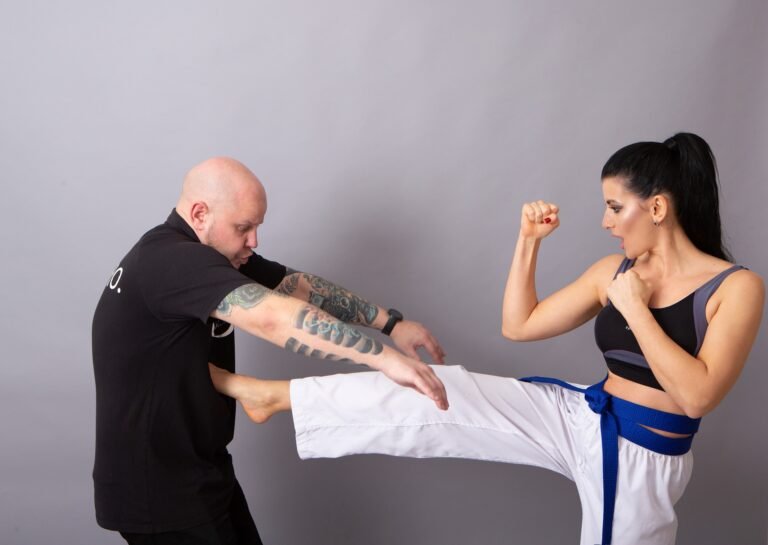 महिला आत्मरक्षा: 4 प्रभावी तकनीकें और सुरक्षा के आधुनिक उपाय | Women’s Self-Defense Techniques