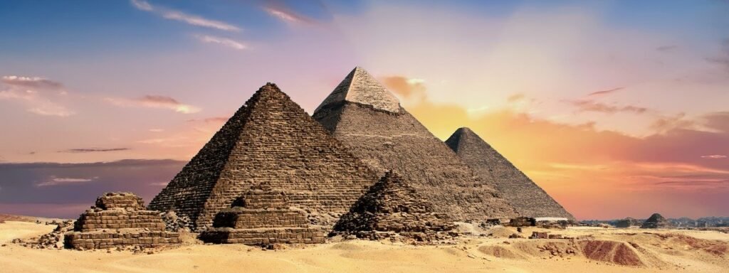 मिस्र के पिरामिड की जानकारी और हैरान कर देने वाले रहस्य | Egyptian Pyramids Facts in hindi