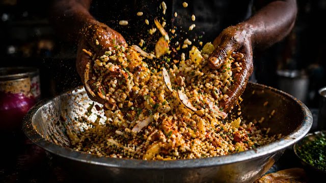 झालमुड़ी खाने के फायदे नुकसान: क्या ये वाकई एक Healthy Diet Snack है?