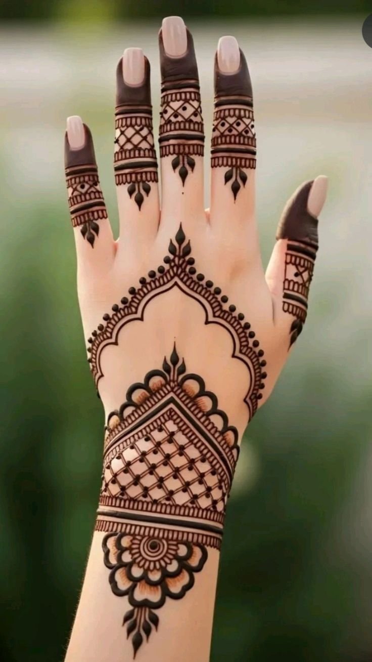New trend mehndi design for girls simple look