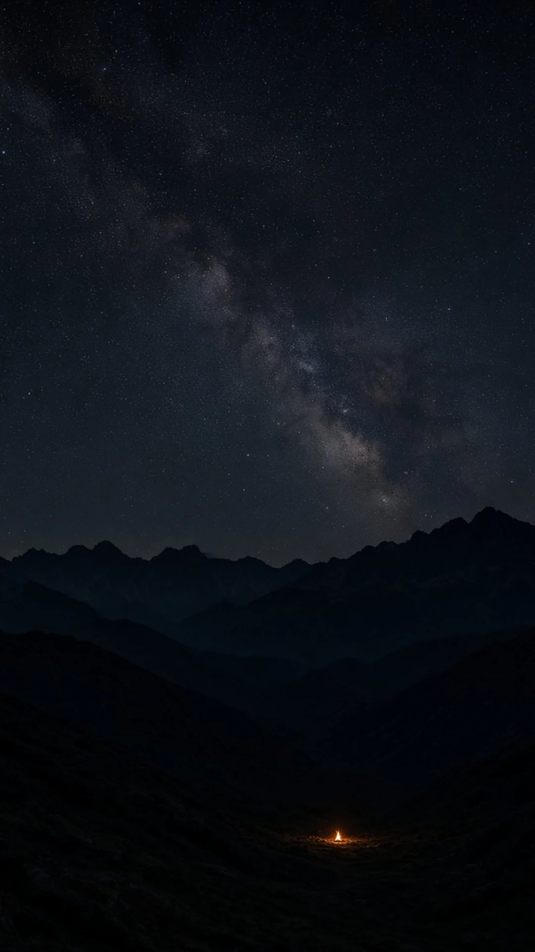 नीचे एक आग, ऊपर आकाशगंगा — कैंप नाइट वॉलपेपर।
