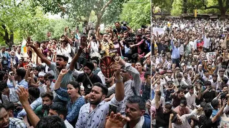 जंतर-मंतर के पास बैरिकेड और पुलिस बस। 2 अक्टूबर 2026।