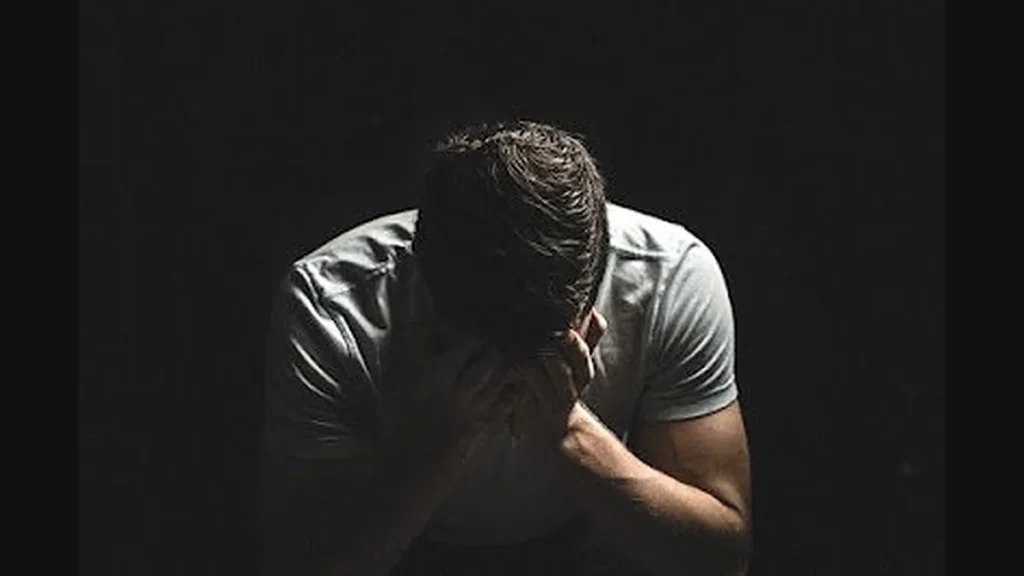 आपका भविष्य खराब कर रही हैं ये 8 आदतें