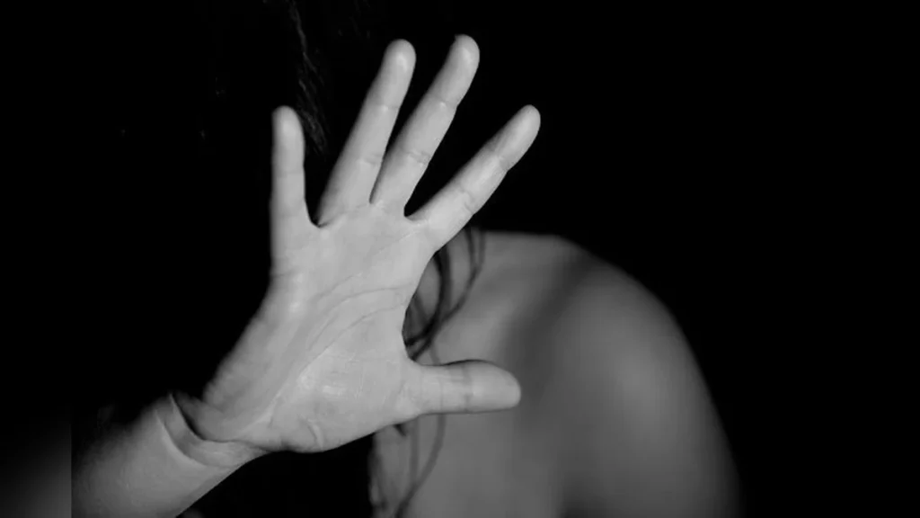 एक डरपोक इंसान हमेशा इन 4 चीजों से घबराता है (Fear Psychology) | मन का डर कैसे निकालें?