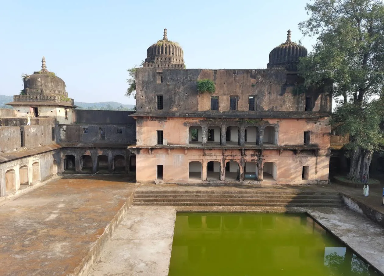 Main palace building and courtyard tank at Moti Mahal Ramnagar Mandla