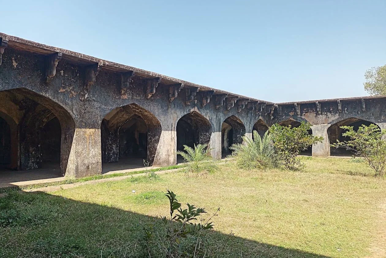 Grassy courtyard and arches in the Moti Mahal complex