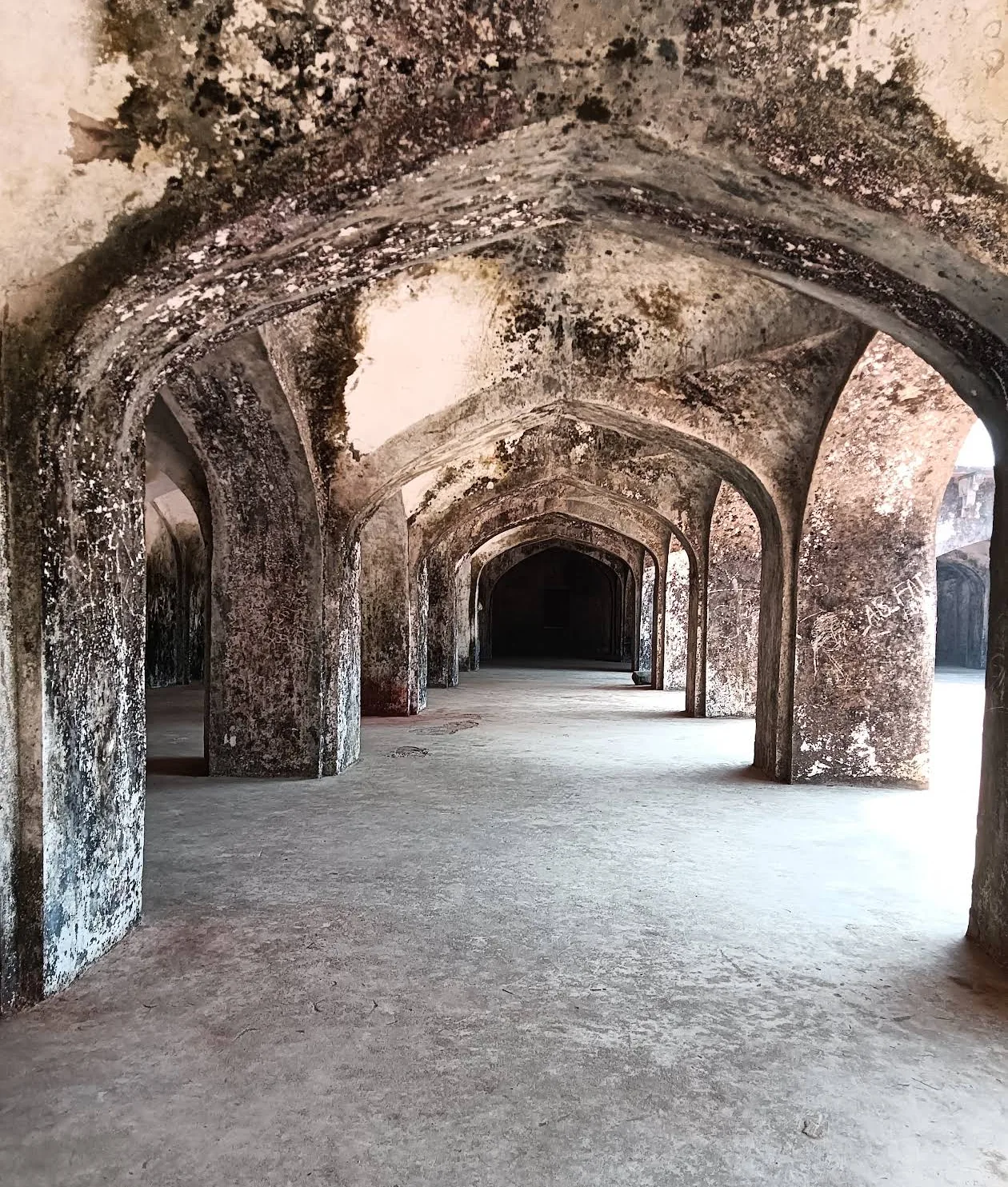 Arched corridor inside Moti Mahal Ramnagar
