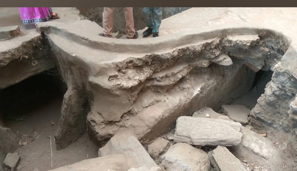 Damaged masonry around the locally identified passage entrance at Moti Mahal