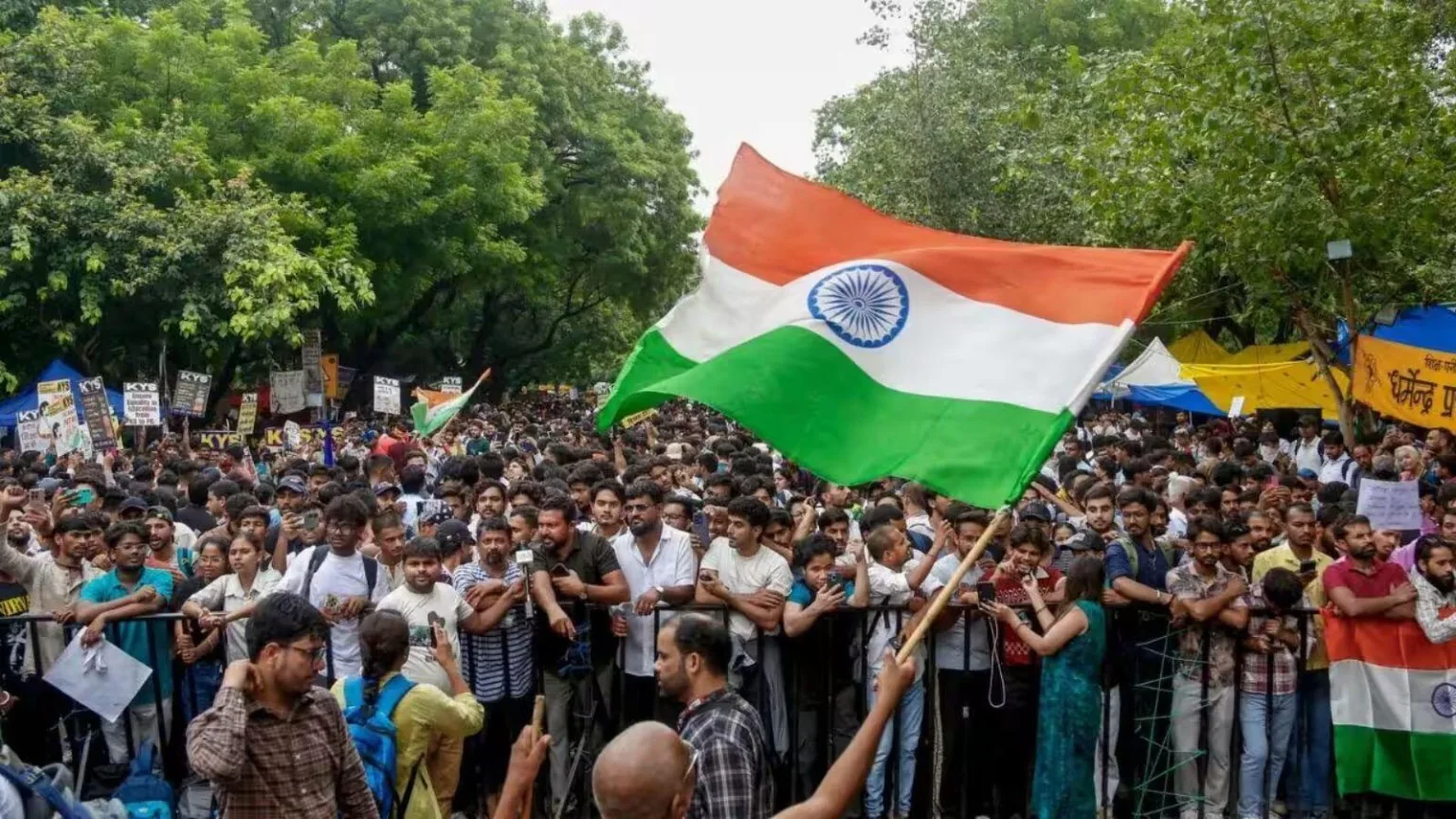 Hindi checklist for checking October 10 Delhi protest reports and transport updates